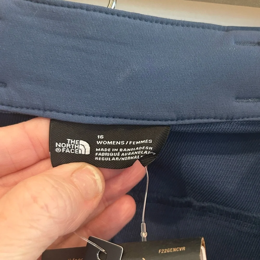 The North Face Women’s Bridgeway Zip-Off‎ Blue Pants Women’s Size 16